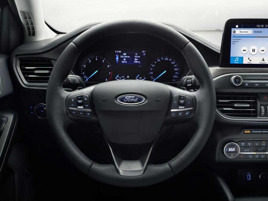 Панель приборов Ford Focus Vignale 2018 года  (WW) (фото 18 из 37)